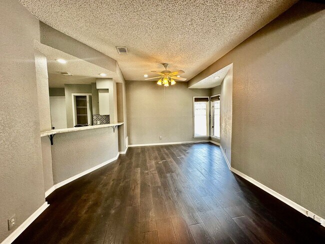 Foto del edificio - 1 Bedroom Townhome at Quinlans Crossing