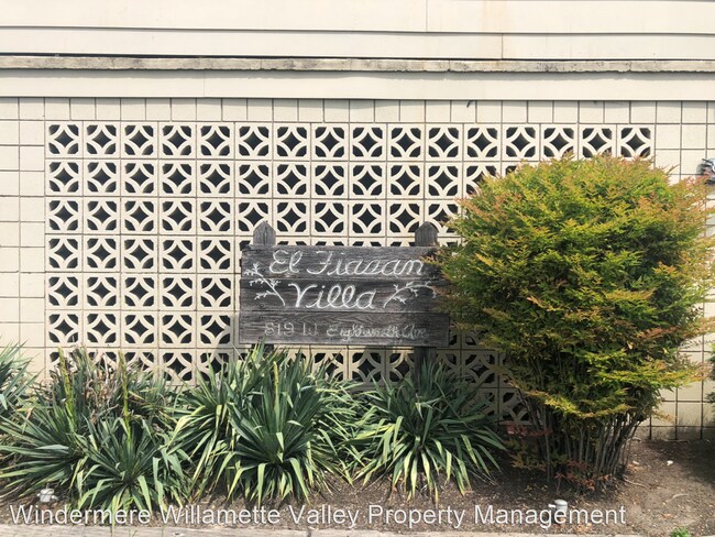 Building Photo - 819 18th Ave SW