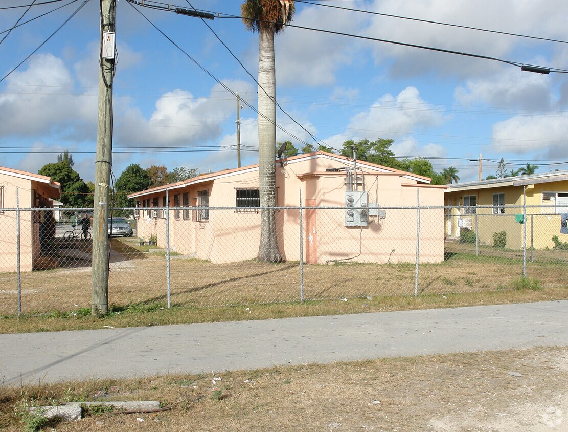 Foto del edificio - 51-57 NW 6th Ave