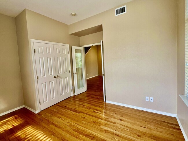 Foto del edificio - 6502 Silver Mesa Dr