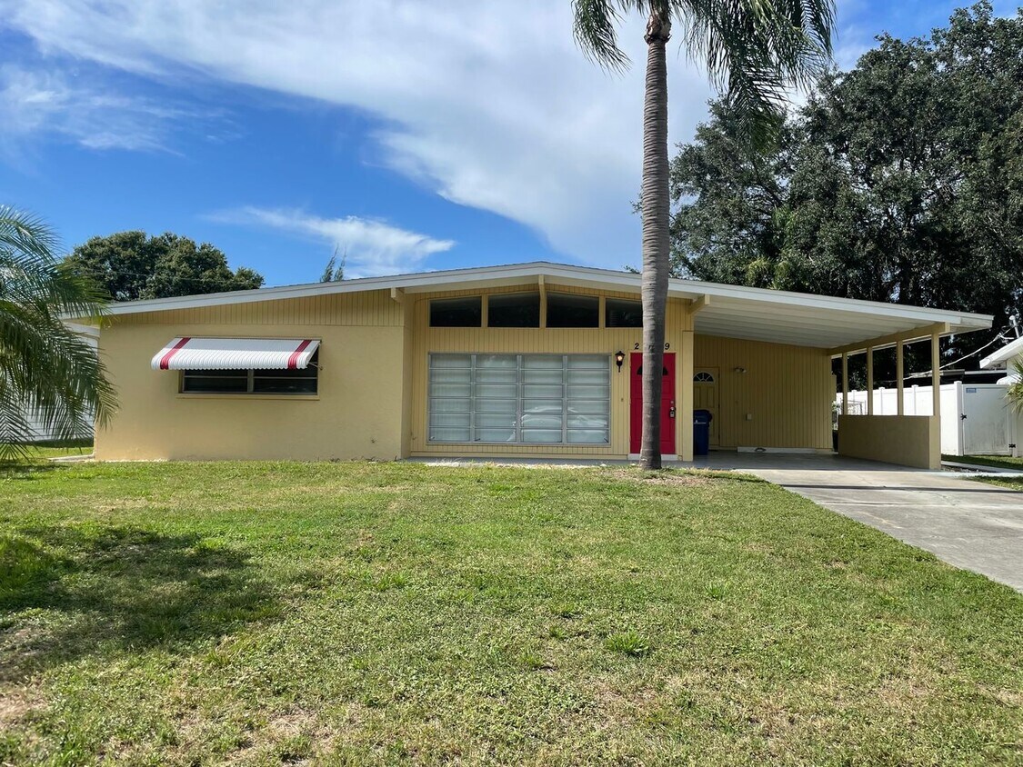 Primary Photo - Spacious 2Bed/2Bath Home Avail. for Rent in Southgate Sarasota!!