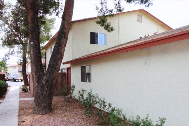 Building Photo - 860 E Brown Rd