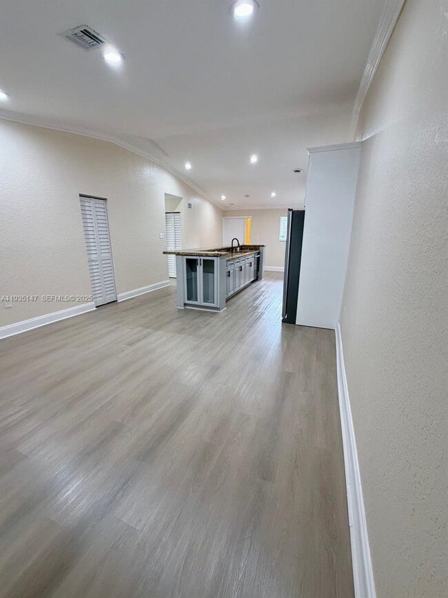 Building Photo - 10722 La Placida Dr