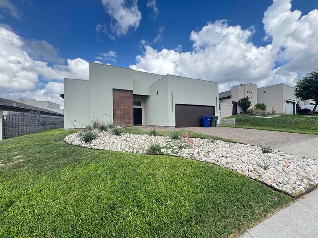 Building Photo - 120 Tranquilo Dr