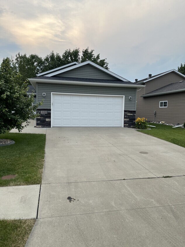 401 5th St E, Horace, ND 58047 House Rental in Horace, ND