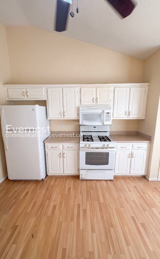 Foto del edificio - 10718 Barberry Dr