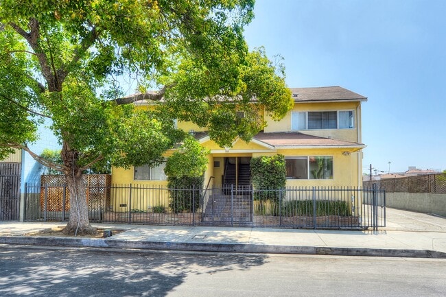 Foto del edificio - 1650 Winona Blvd