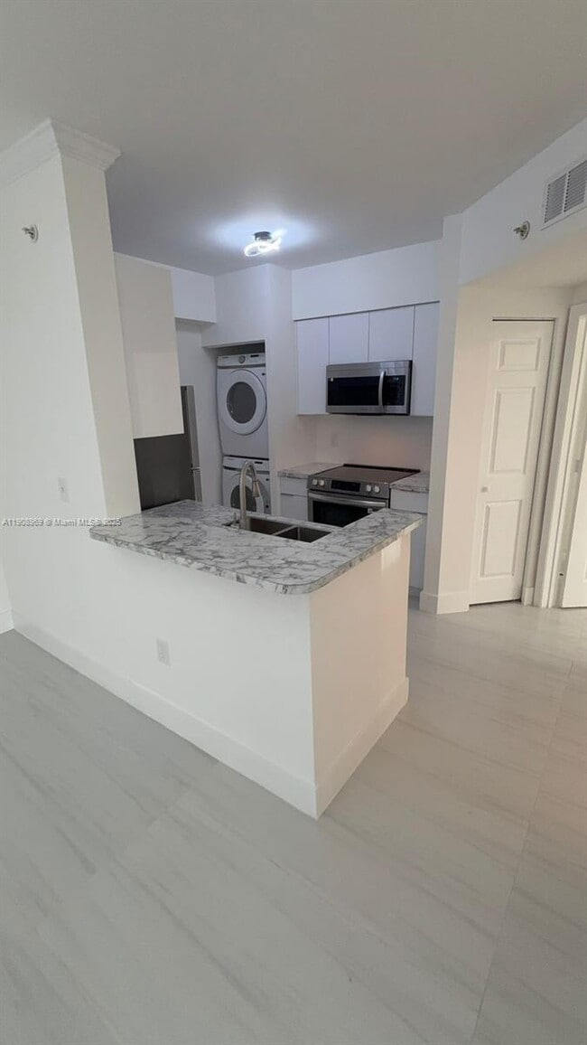 Foto del edificio - 17100 N Bay Rd