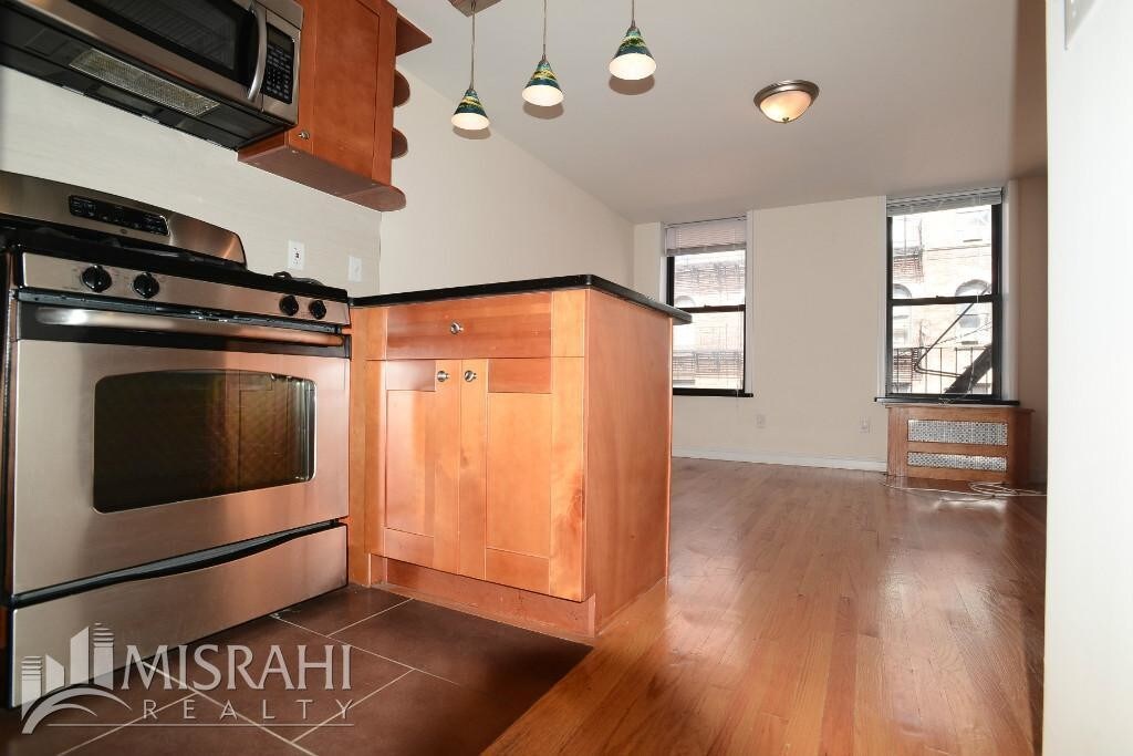 Primary Photo - 160 Orchard St