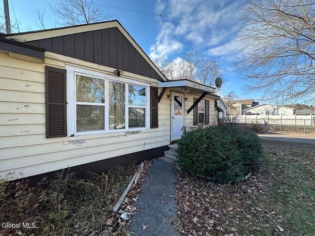 Building Photo - 98 Point Breeze Rd