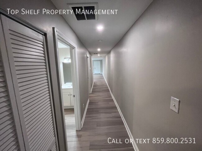 Foto del edificio - 2 Bedroom Updated Duplex FEB RENT FREE!