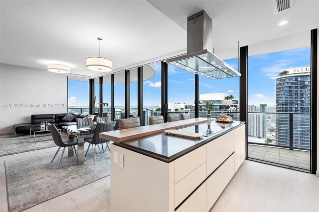 Building Photo - 1000 Brickell Plz