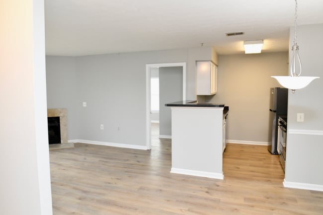 Building Photo - 8911 Town Center Cir