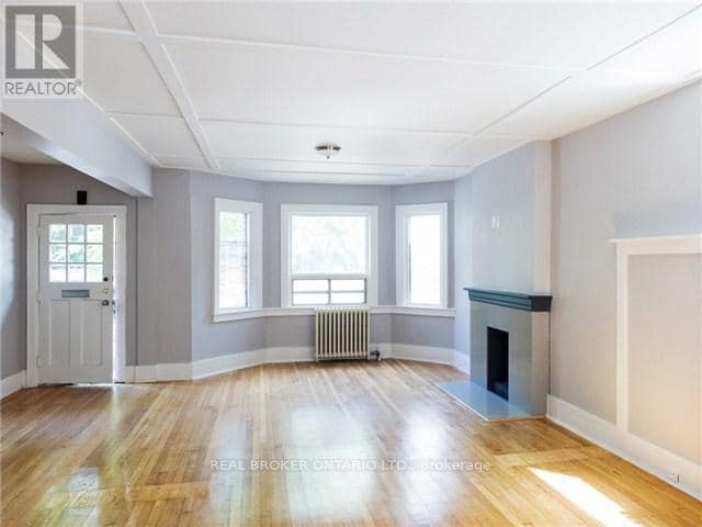 Building Photo - 79 Isabella St