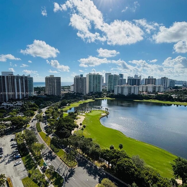 Foto del edificio - 3625 N Country Club Dr