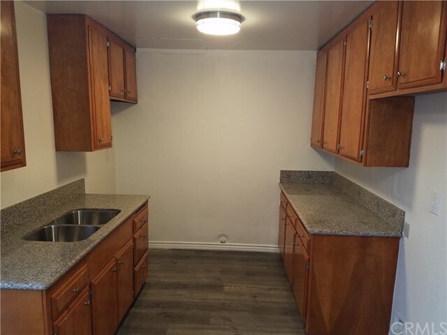 Building Photo - 336 W Hillcrest Blvd