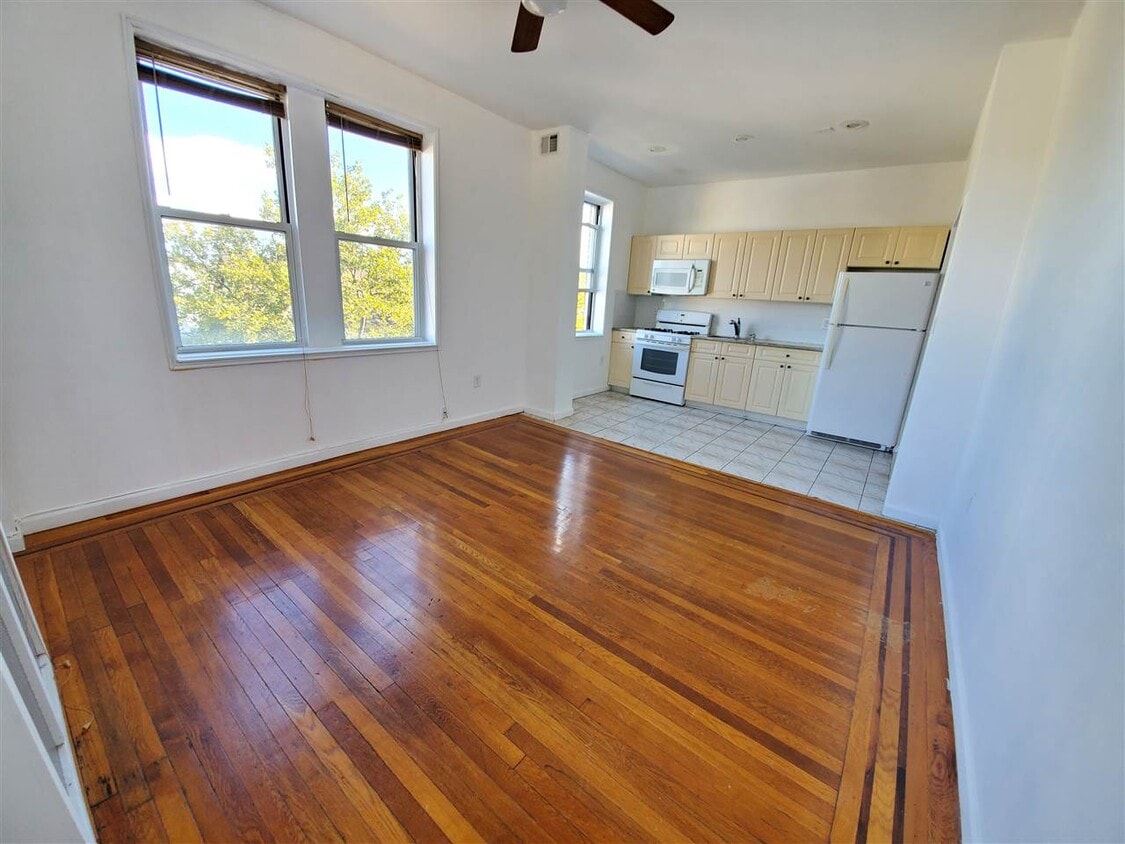 Primary Photo - 7505 Palisade Ave