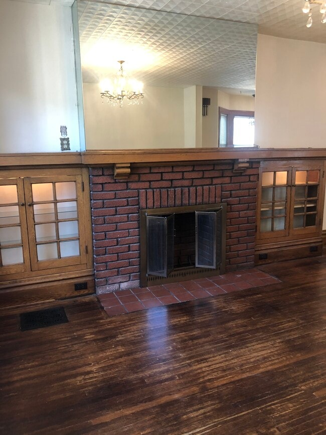 Living Room Feature - 1910 W 1st Ave