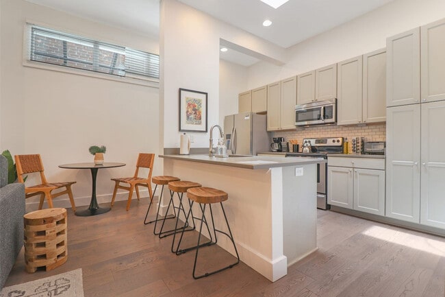 Building Photo - 127 Carondelet St