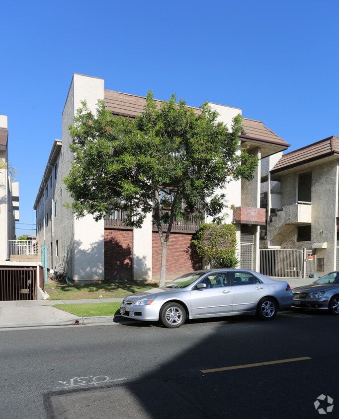 Building Photo - 233 N Isabel St