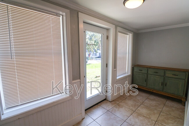 Building Photo - 206 Brown Rd