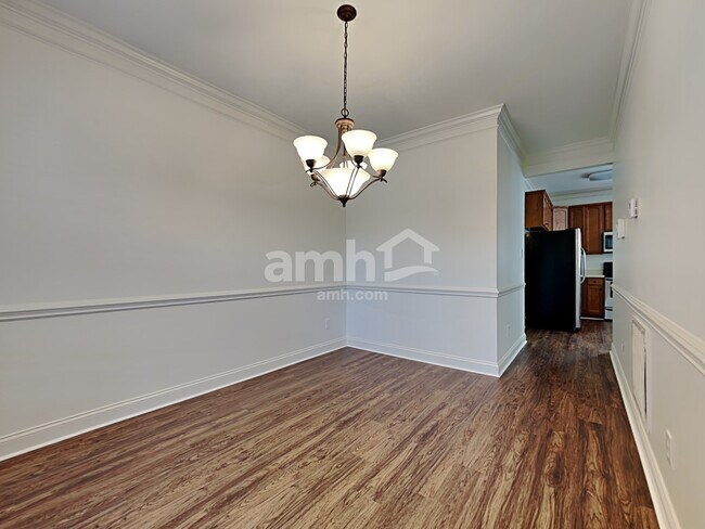 Building Photo - 1902 Fairdale Way