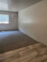 new carpet living room and bedroom - Richmond Hills Apartments