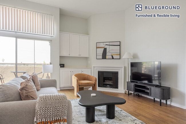 Foto del edificio - 2225 S Beverly Glen Blvd