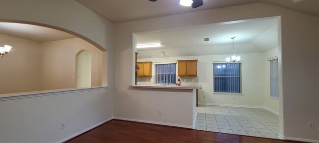 Foto del edificio - 15106 Brookwood Bridge Ln