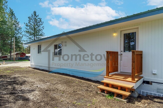 Foto del edificio - 2 Bedroom 1 Bath Home with Off-Street Park...