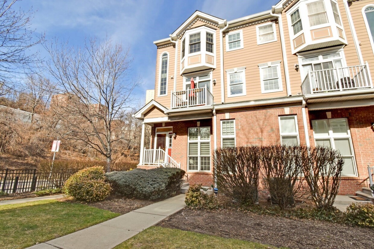 Primary Photo - 314 Midland Ct