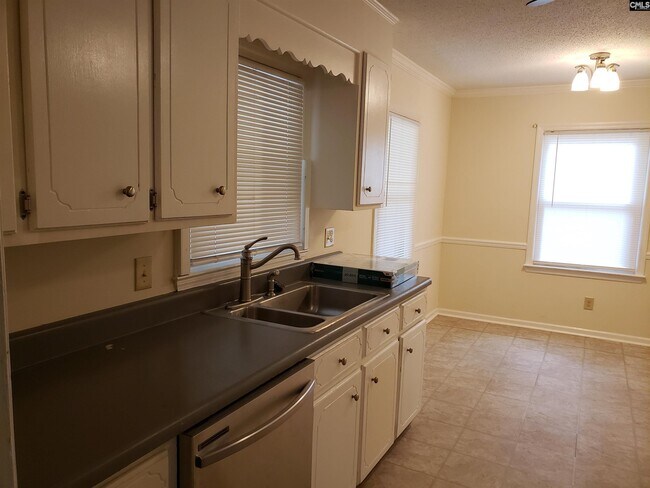 Building Photo - 79 Woodpond Ct