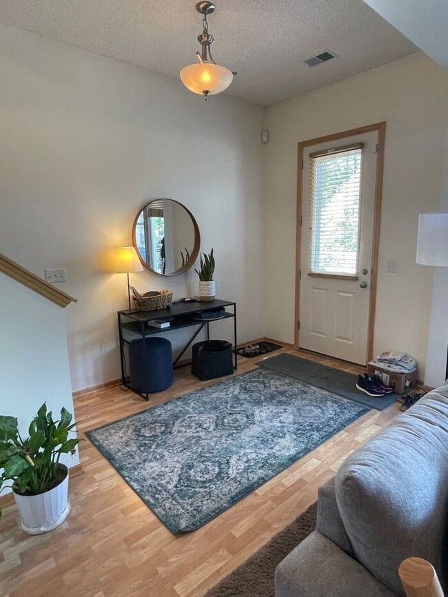 Building Photo - St Louis Park Town Home, 2 Car Heated Gara...