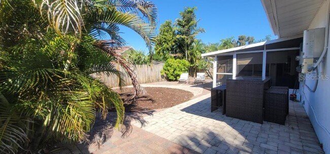 Building Photo - 3530 Schwalbe Dr
