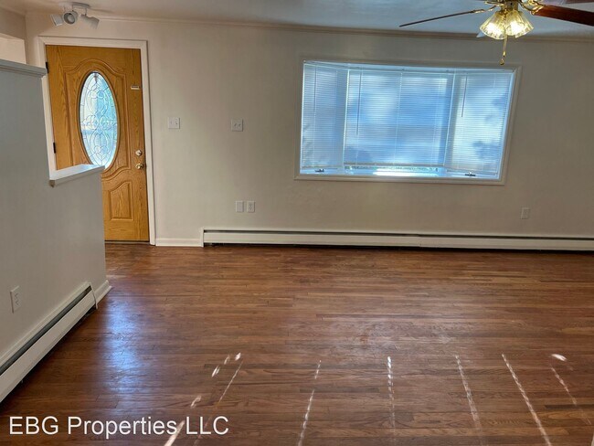Foto del edificio - 3 br, 2.5 bath House - 562 Foltz Dr
