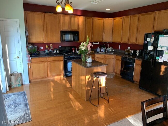 Foto del edificio - 353 Abington Woods Dr