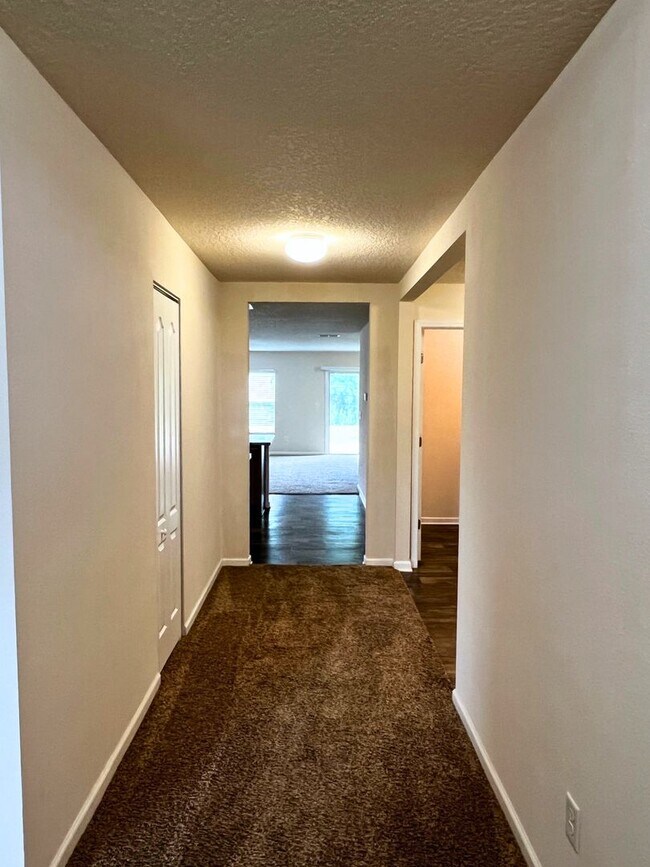 Building Photo - 4/2 with Amenity access!