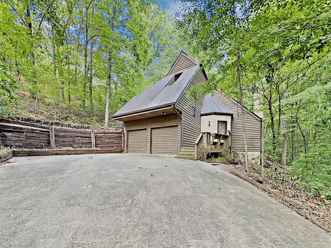 Primary Photo - 1050 Rockcrest Dr