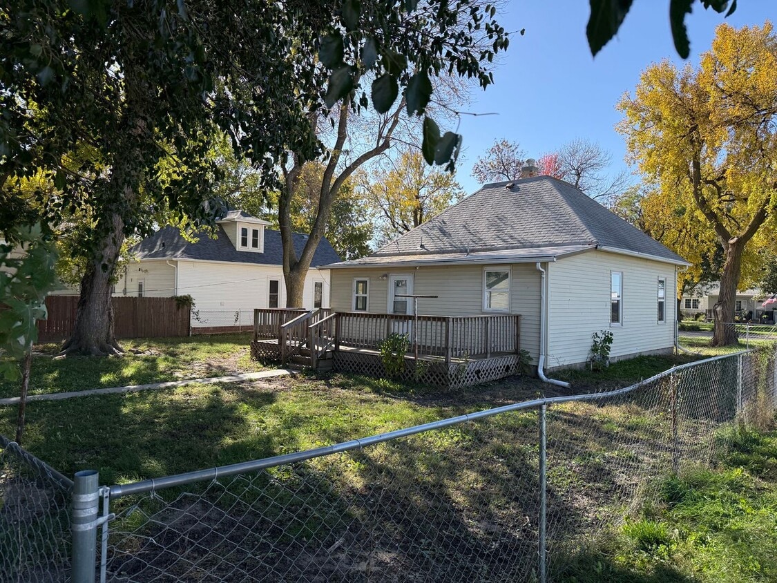 Building Photo - 3 Bedroom 1 Bathroom house