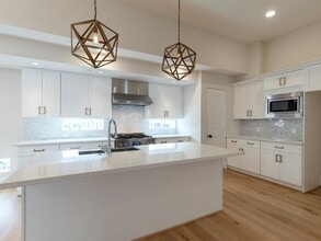 Building Photo - 3821 N Braeswood Blvd