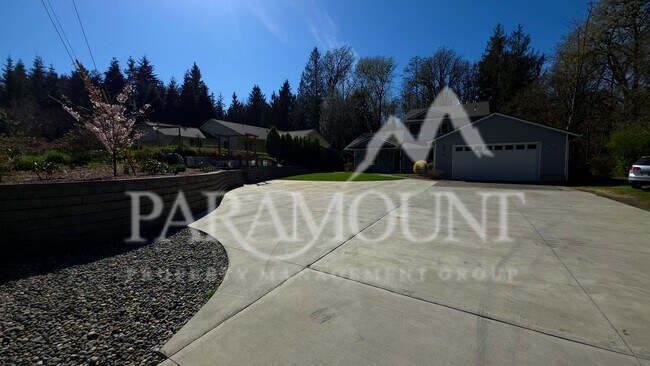 Foto del edificio - Gorgeous 3-Bedroom Home with 2 Bonus Rooms!