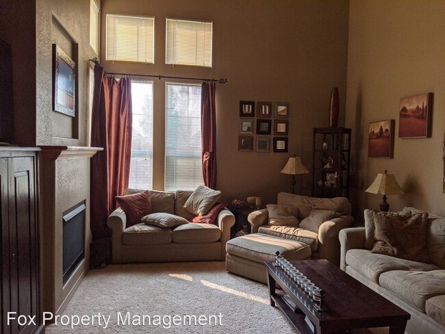 Building Photo - 3 br, 2.5 bath House - 760 Nighthawk Circle