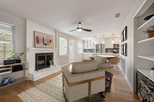 Foto del edificio - 9811 Kingsman Dr