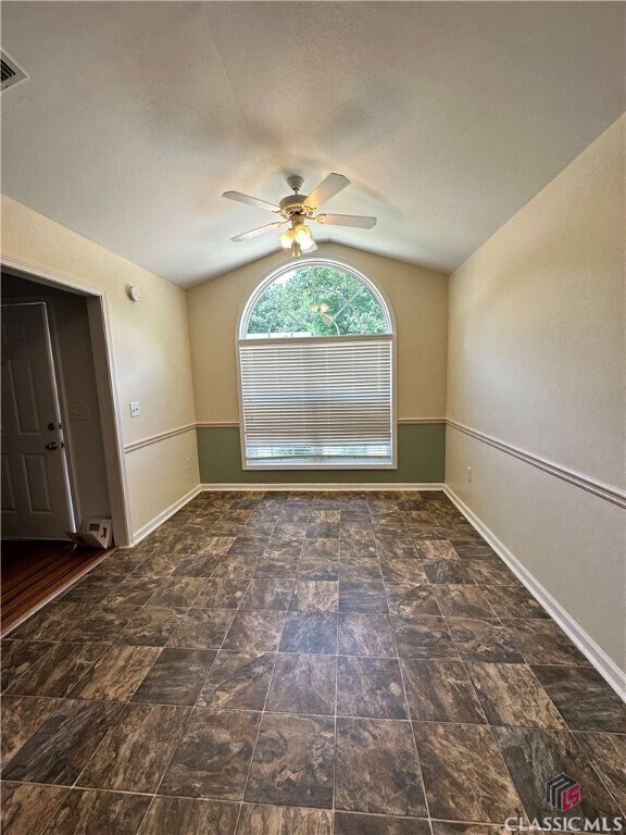 Foto del edificio - 285 Tall Pine Ln