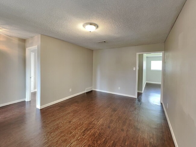 Building Photo - 334 Van Rowe Ave