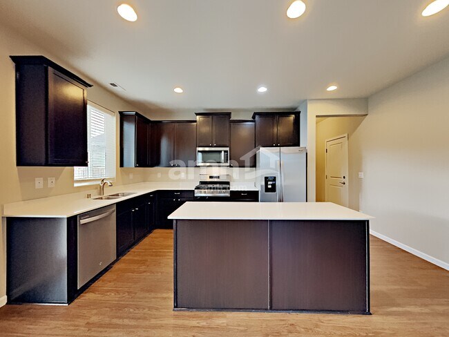 Building Photo - 259 Jasmine Ln N