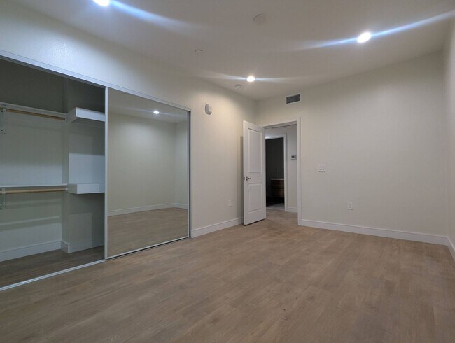Foto del edificio - 14411 Vanowen St