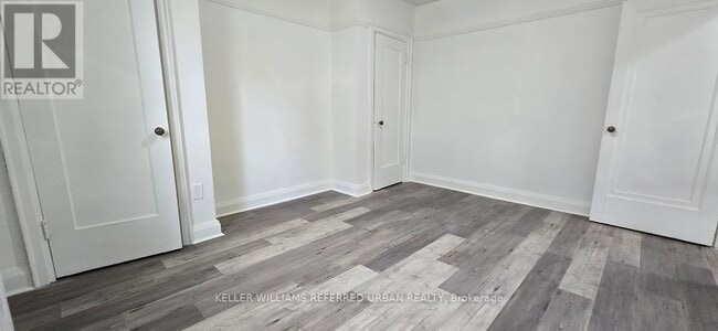 Building Photo - 137-137 Eglinton Ave W
