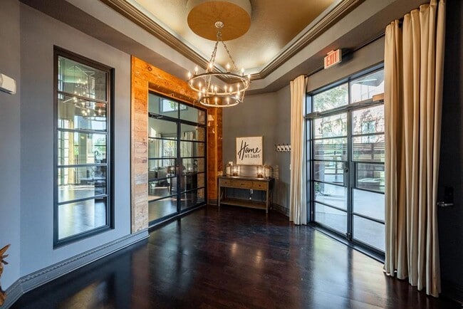 Foto del edificio - 9900 McNeil Dr