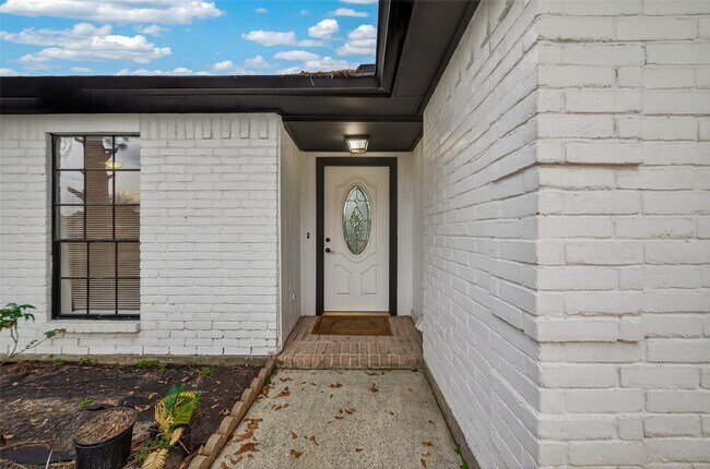 Foto del edificio - 614 Northaire Dr